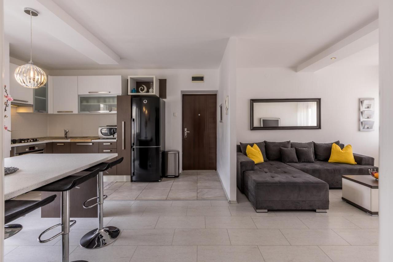 Doors Of West Apartment สปลิท ภายนอก รูปภาพ